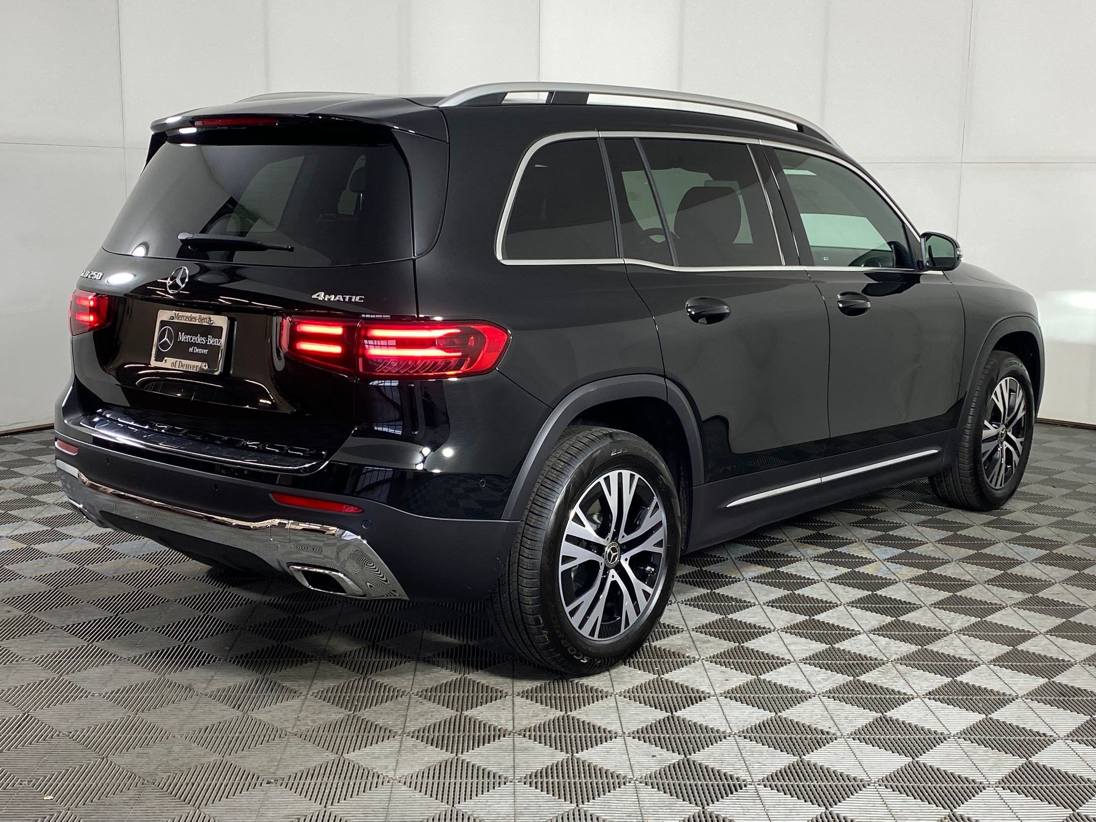 Used 2026 Mercedes-Benz GLB 250 4MATIC image 9