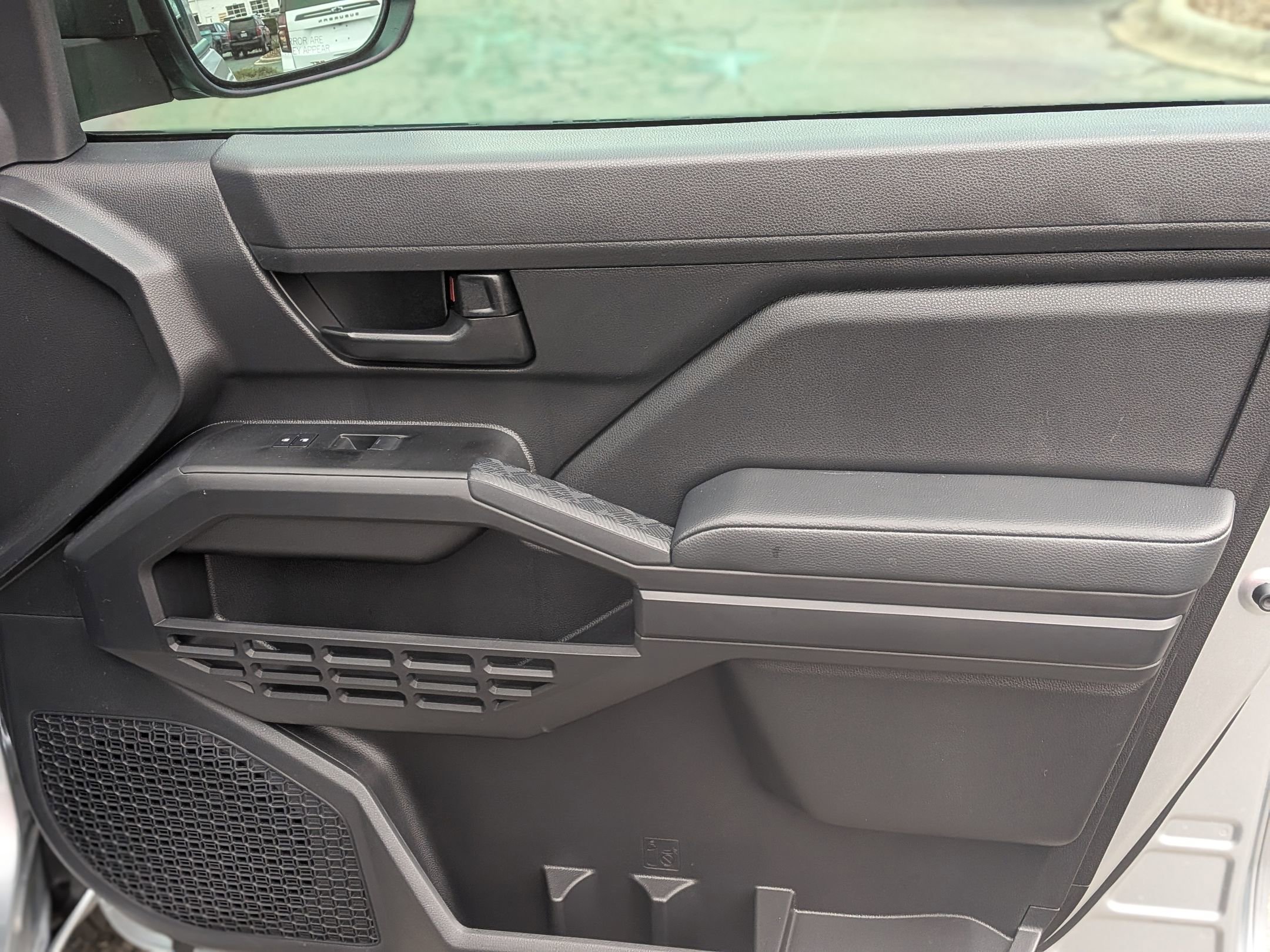 Used 2025 Toyota Tacoma SR image 34