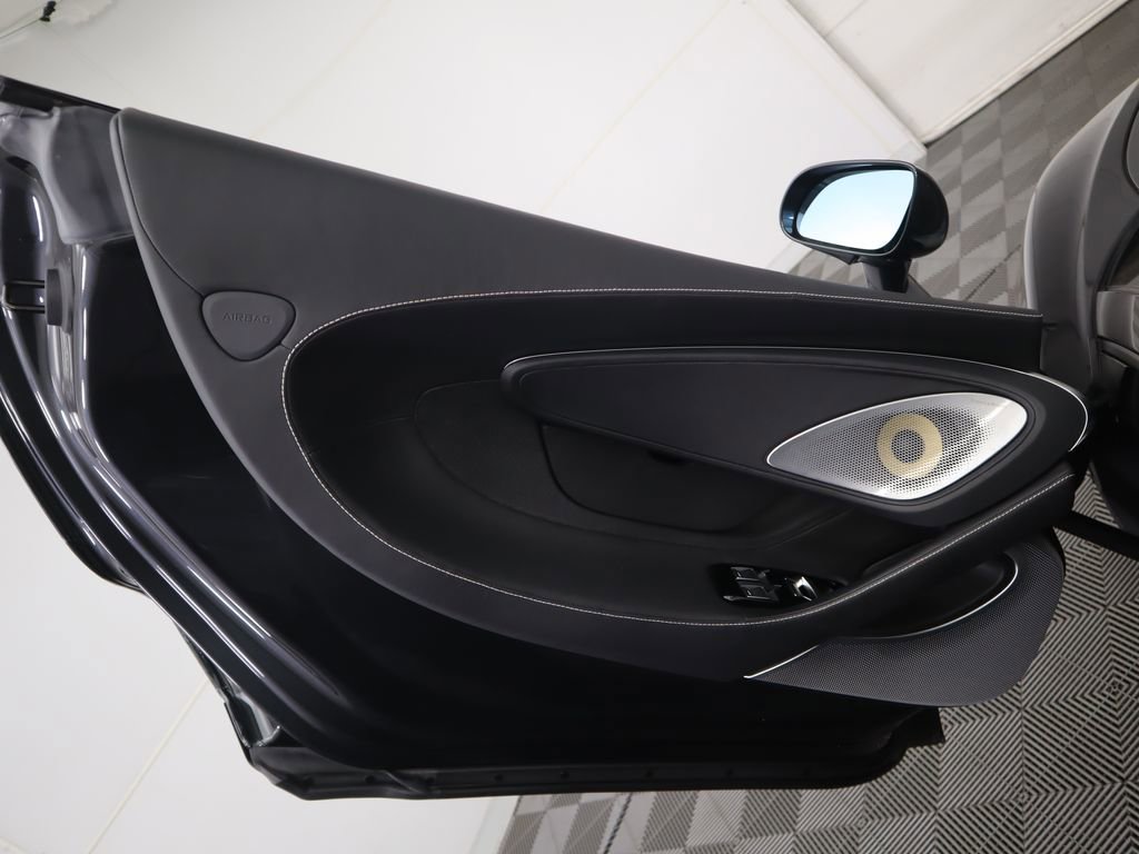 Used 2023 McLaren GT image 23