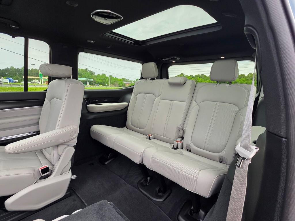 New 2026 Jeep Grand Wagoneer Summit w/ Premium Group III AWD/4WD image 35