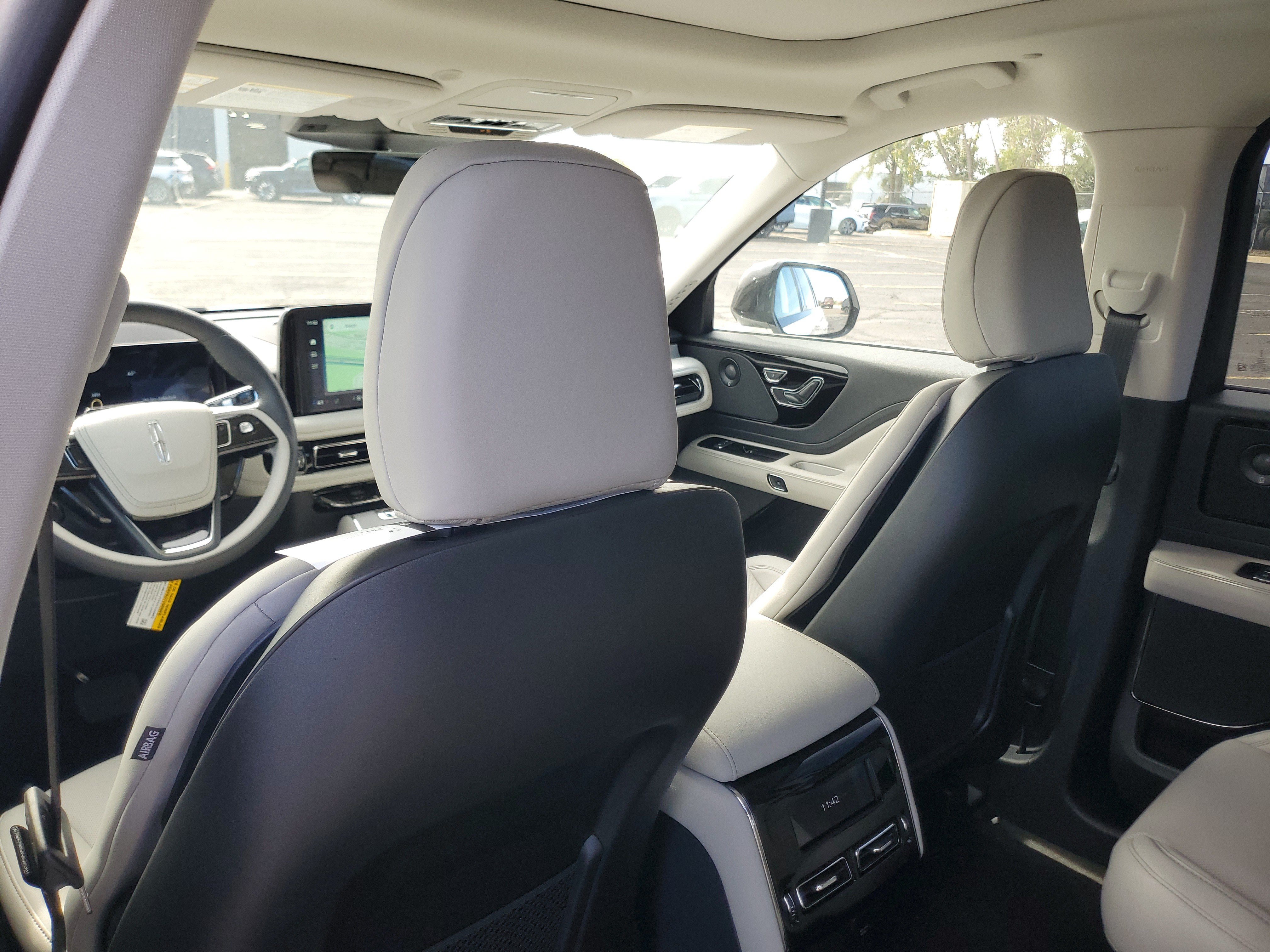 New 2027 Lincoln Aviator Reserve w/ Jet Appearance Package AWD/4WD image 23