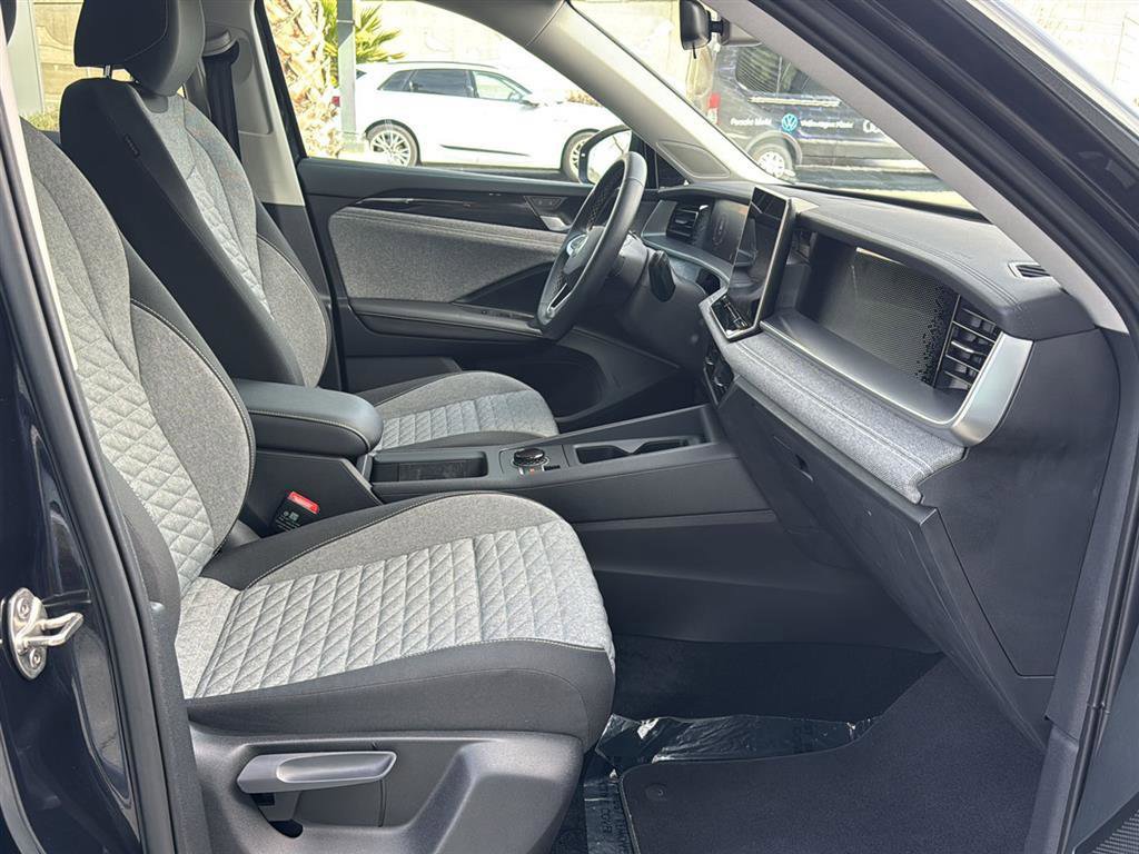 Used 2025 Volkswagen Tiguan S w/ 18" Wheel Package image 13