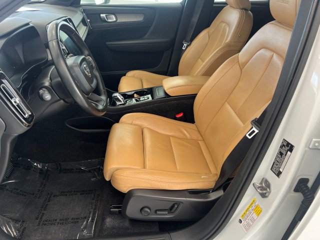Used 2019 Volvo XC40 T5 Inscription image 9