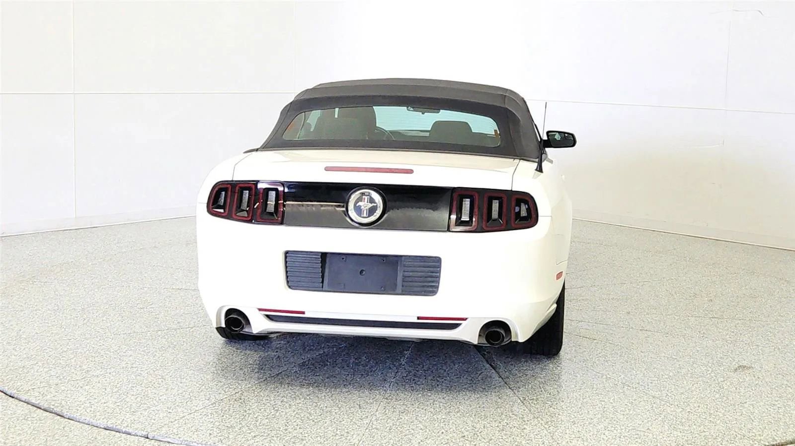 Used 2013 Ford Mustang Convertible RWD image 6