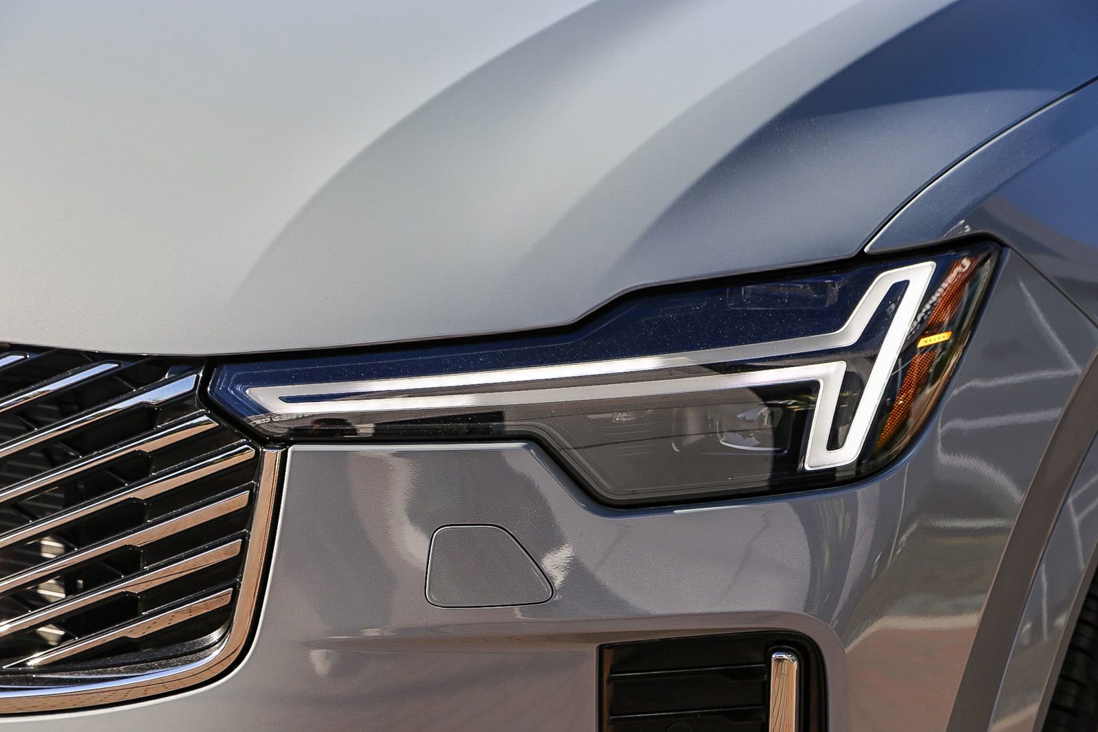 Certified 2025 Volvo XC90 B5 Core w/ Climate Package image 5