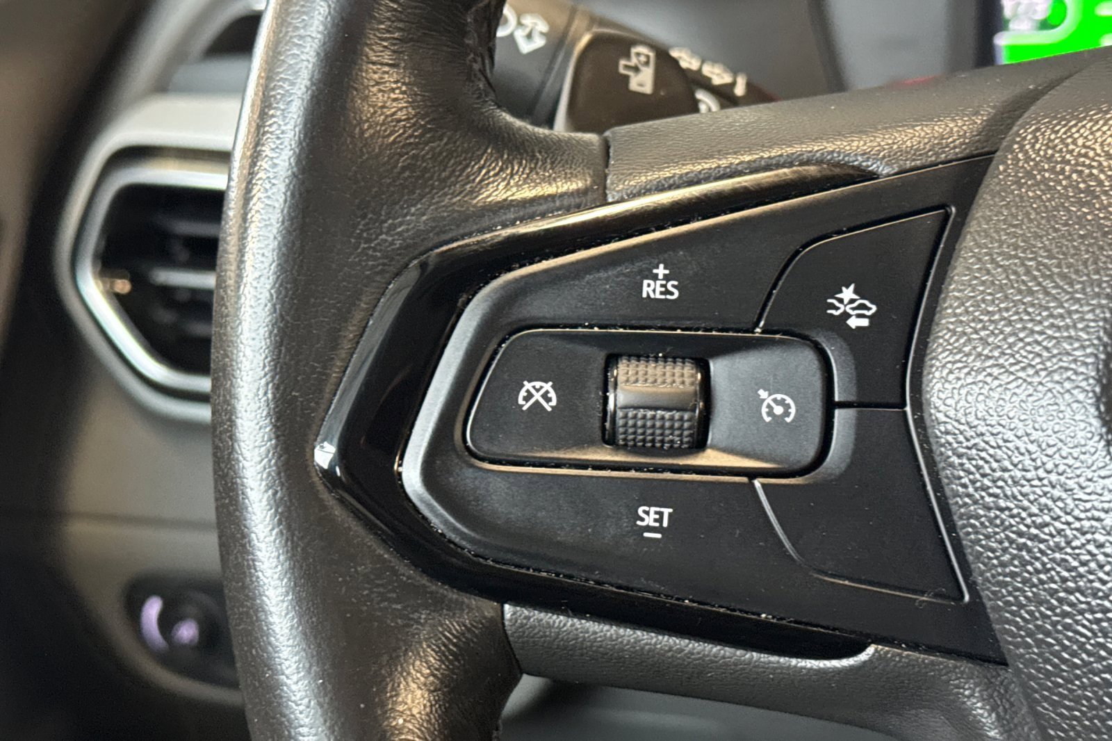 Used 2022 Chevrolet Bolt EUV Premier w/ Sun & Sound Package image 32