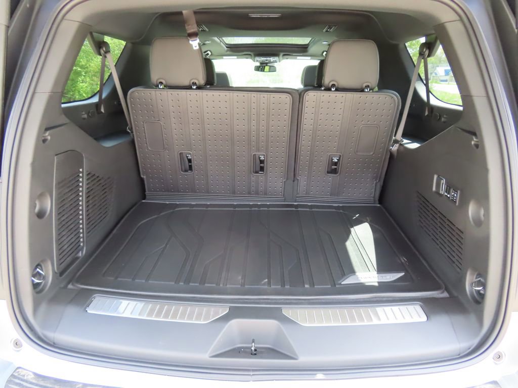 New 2026 Chevrolet Suburban Premier w/ Sun And Tow Package AWD/4WD image 21