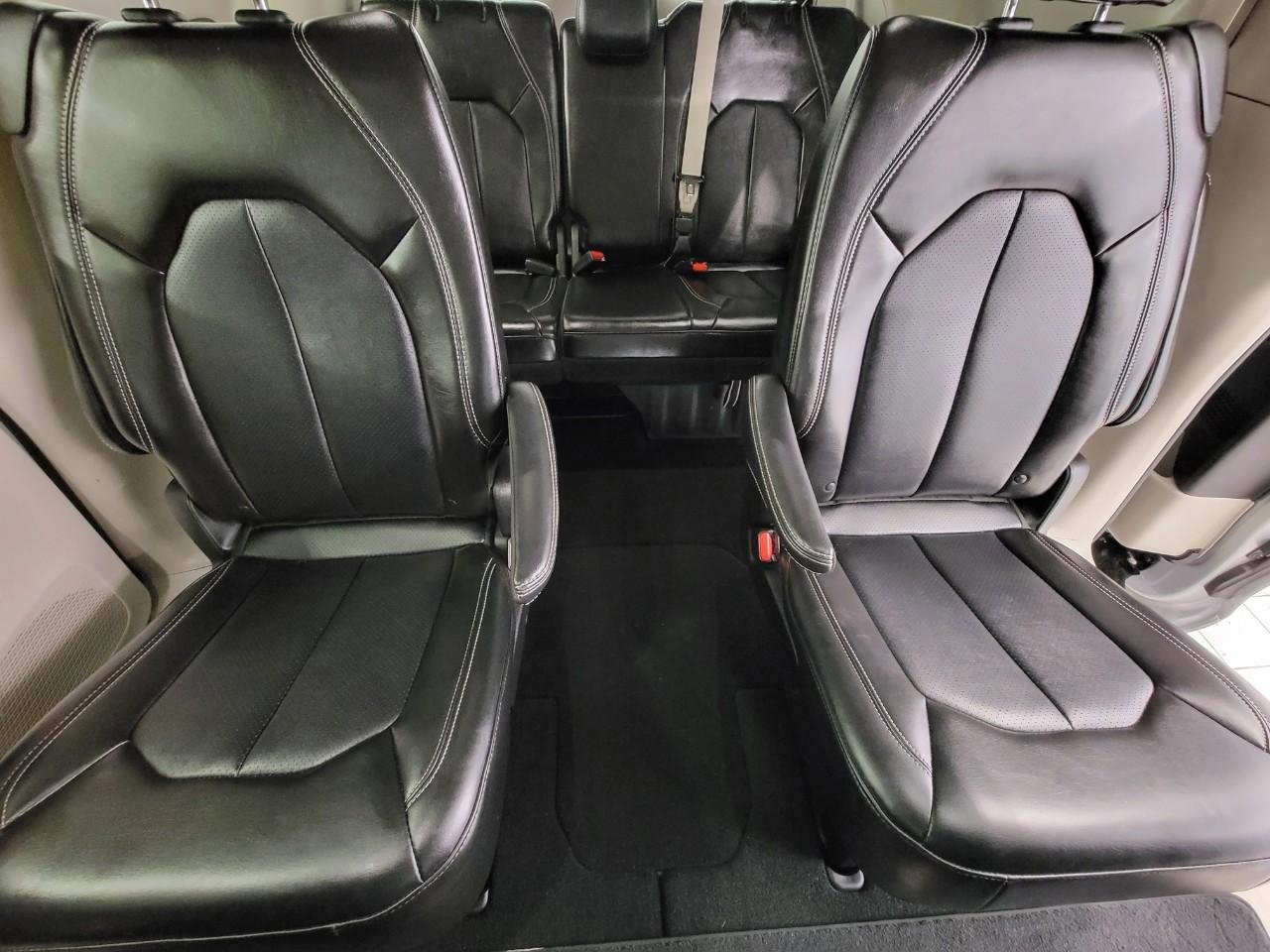 Used 2024 Chrysler Pacifica Touring-L image 22