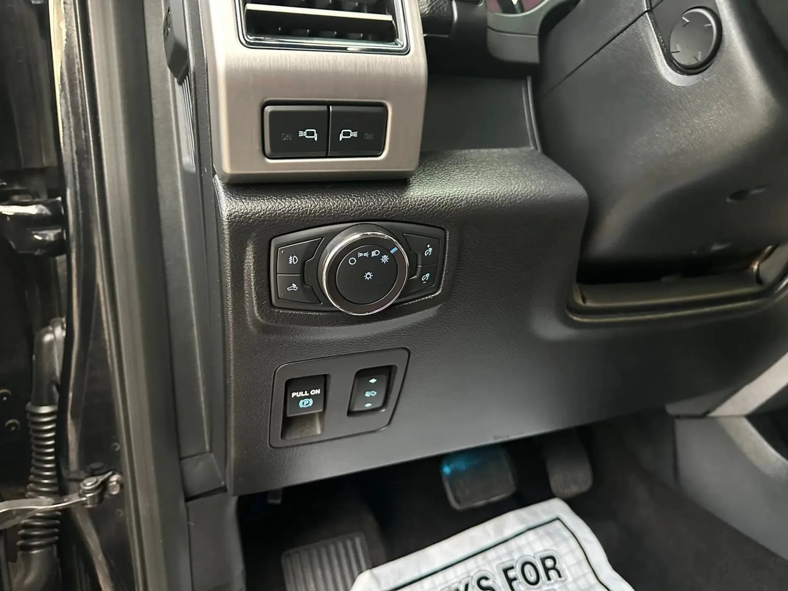 Used 2019 Ford F150 Platinum w/ Trailer Tow Package AWD/4WD image 11