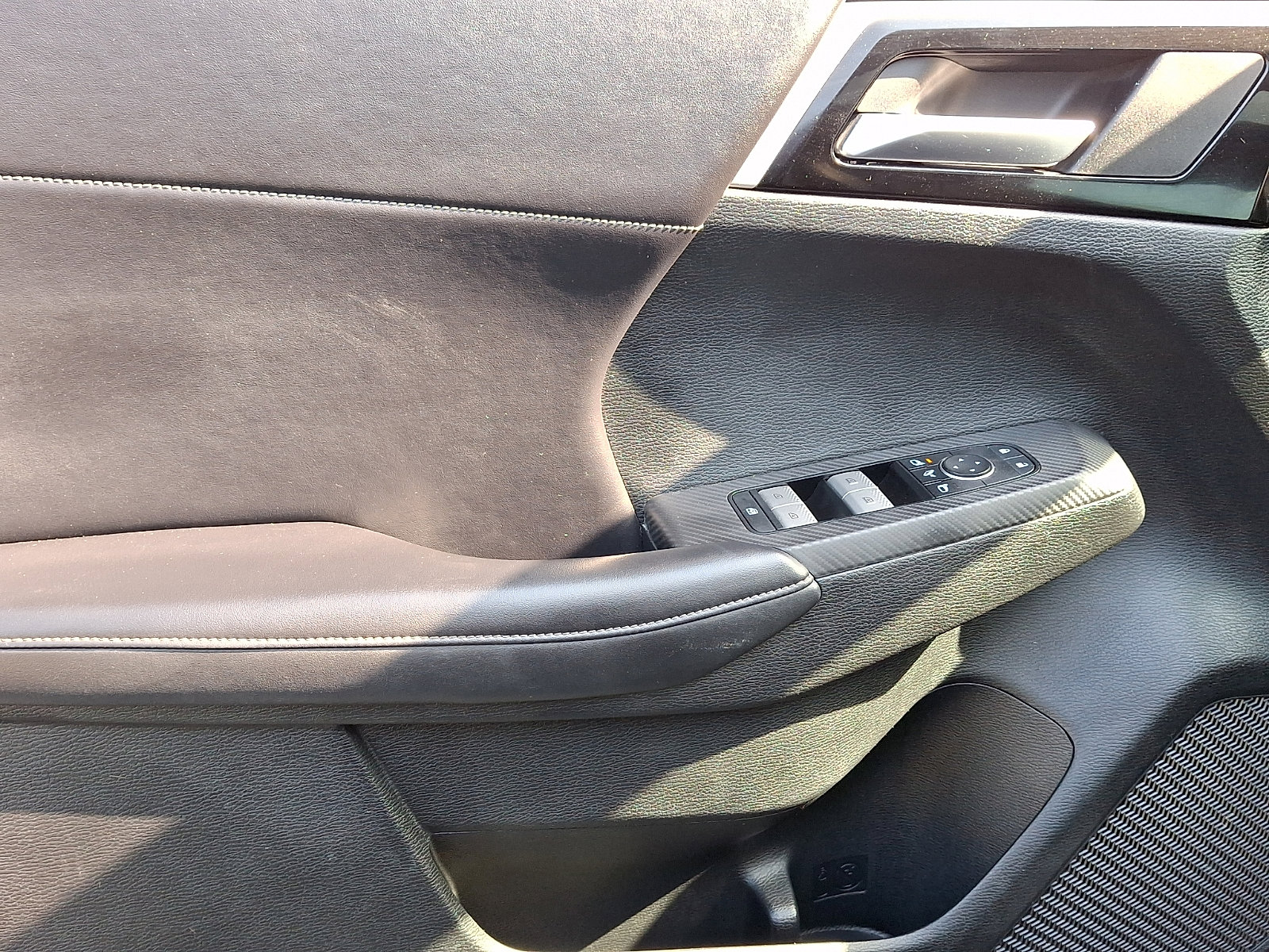 Used 2023 Mitsubishi Outlander ES AWD/4WD image 12