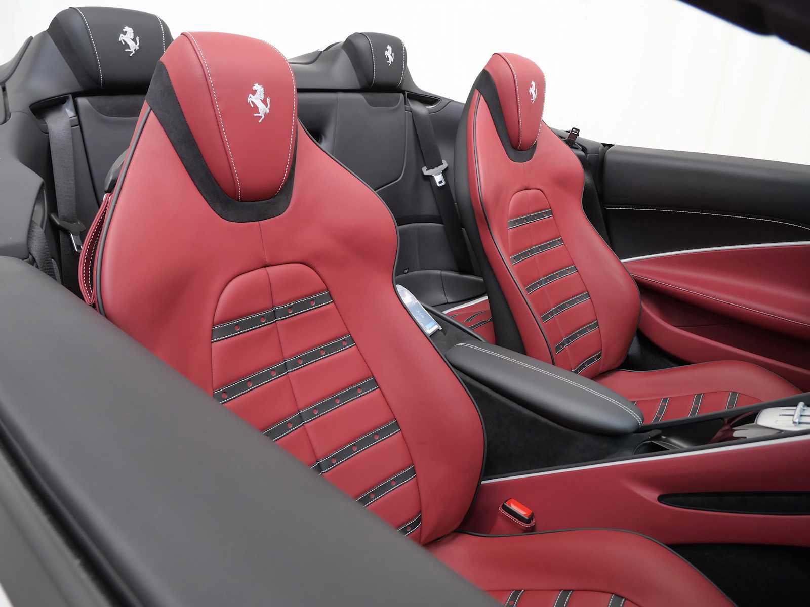 Certified 2025 Ferrari Roma Spider image 14