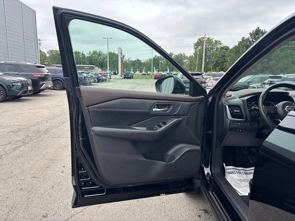 Certified 2023 Nissan Rogue SL w/ SL Premium Package AWD/4WD image 17