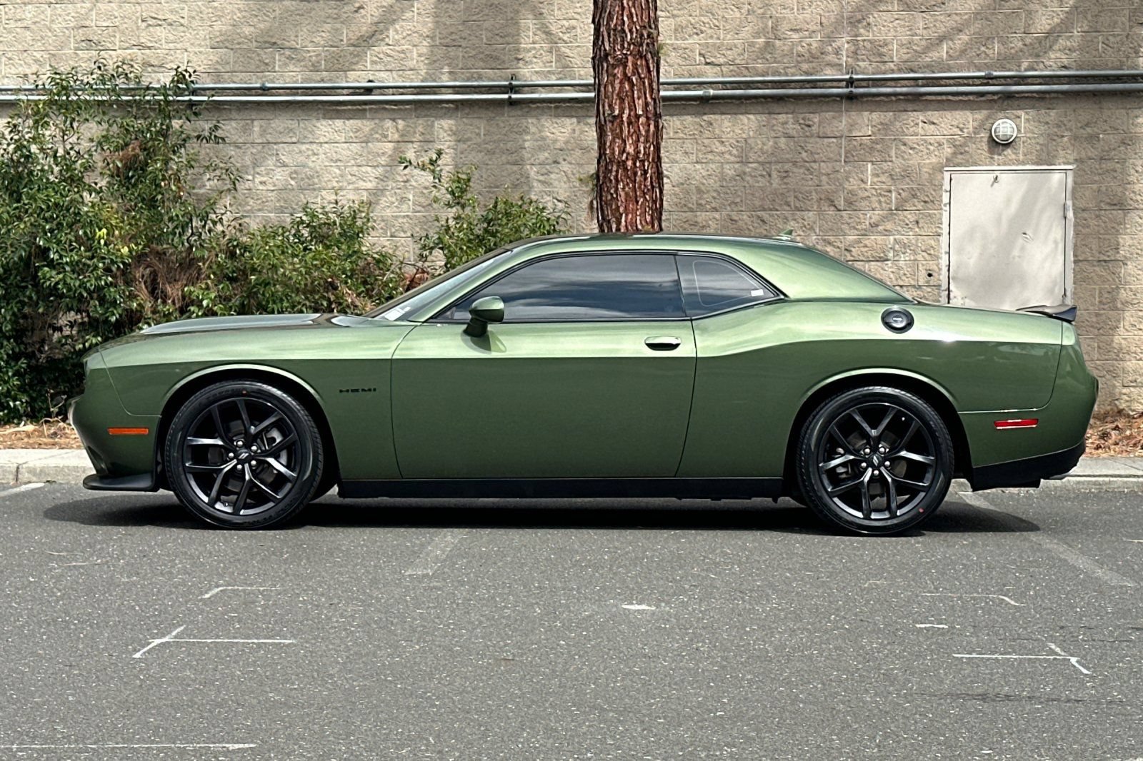 Used 2022 Dodge Challenger R/T RWD image 6