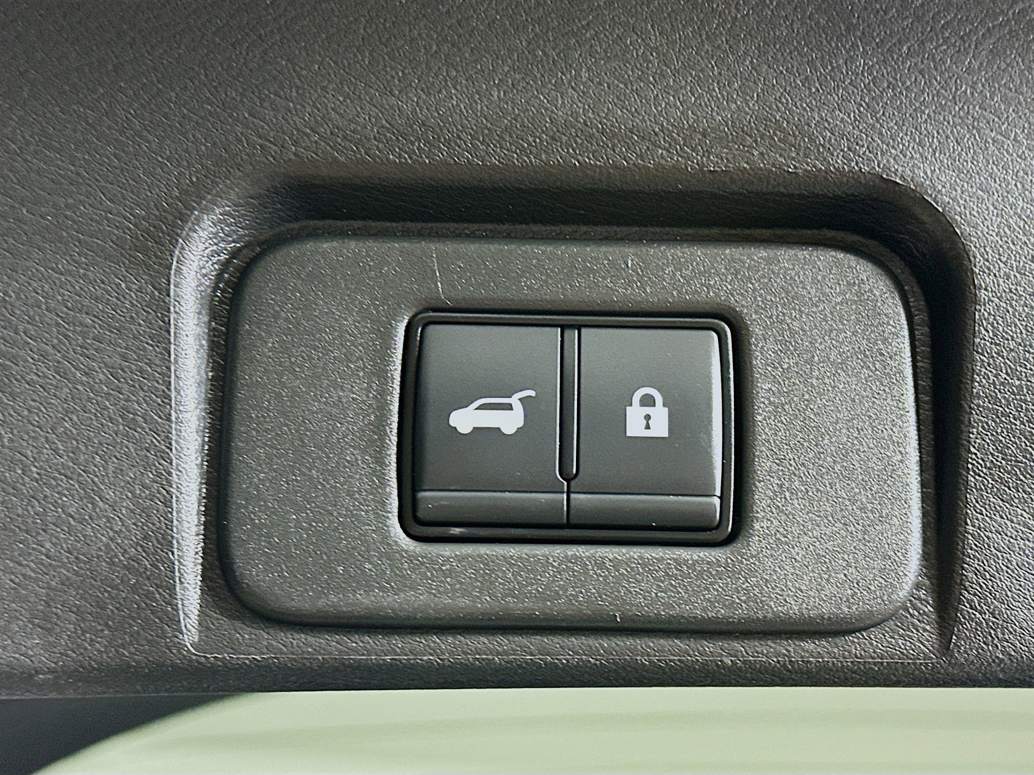 Used 2025 Nissan Rogue SV FWD image 29