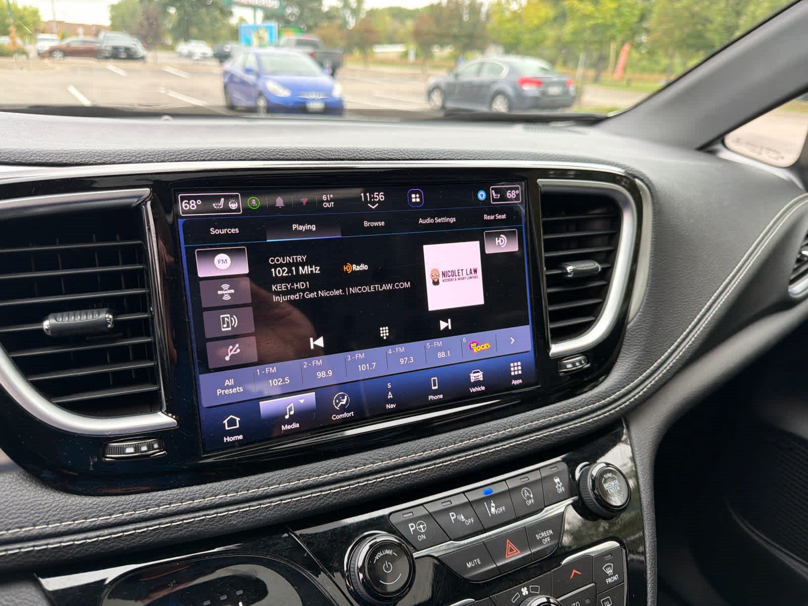 Used 2021 Chrysler Pacifica Limited w/ Uconnect Theater Family Group AWD/4WD image 10