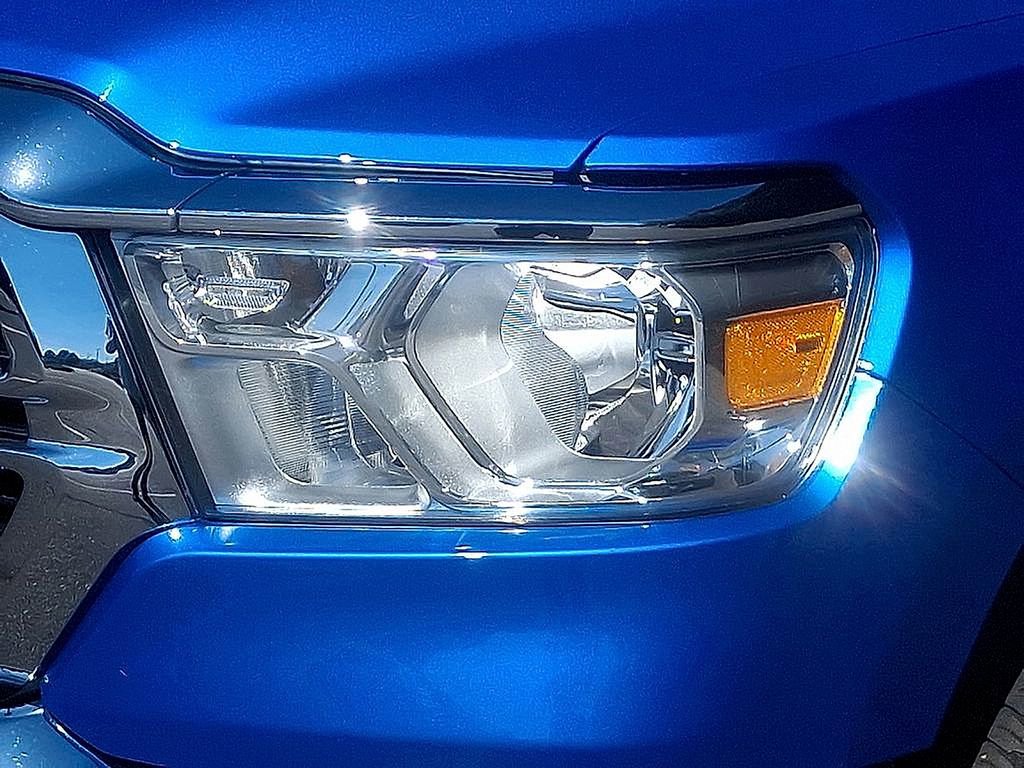 Used 2024 RAM 1500 Laramie AWD/4WD image 9