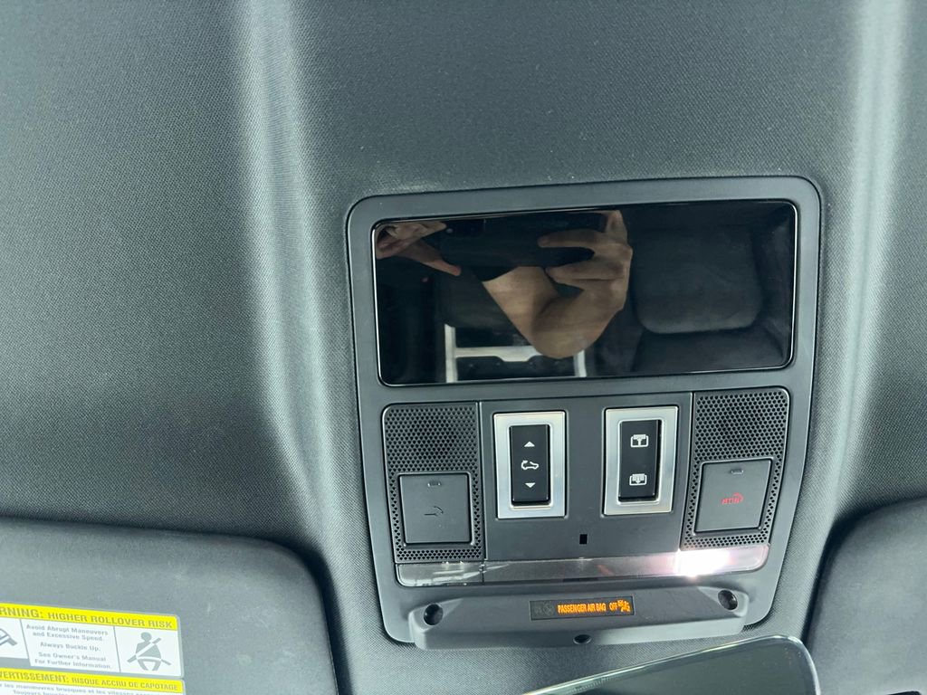 Used 2025 Land Rover Defender 110 S image 32