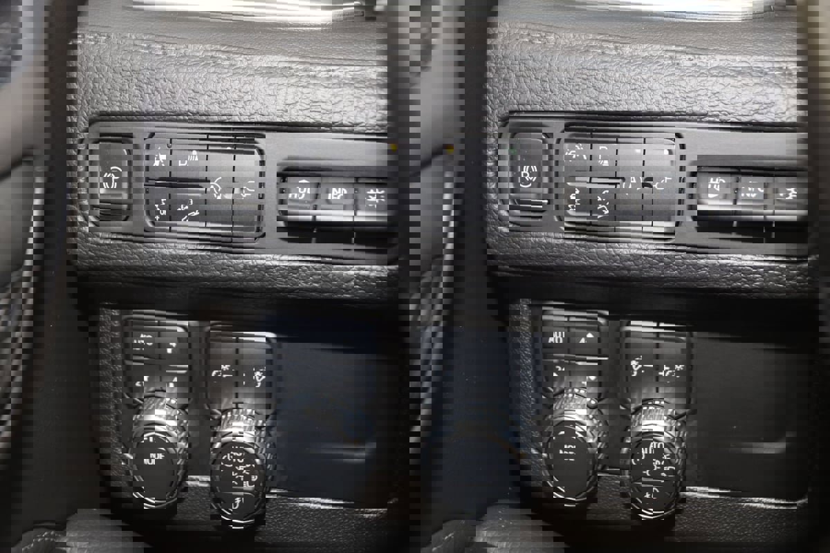 Used 2021 GMC Yukon XL Denali w/ Advanced Technology Package image 31