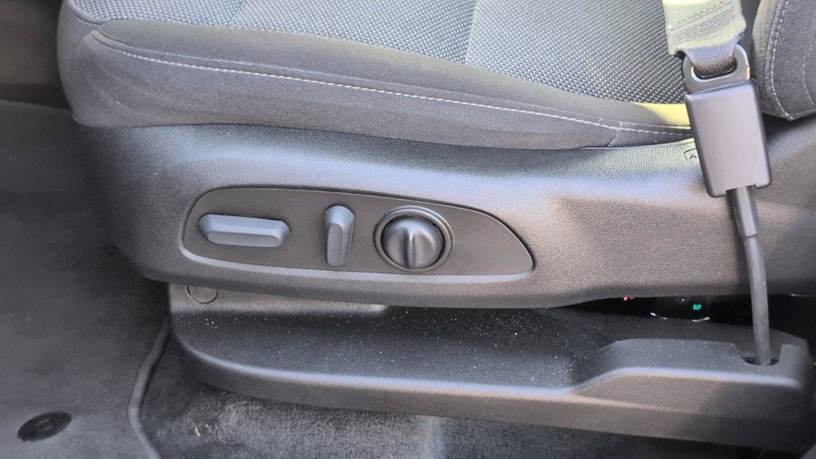 Used 2023 Chevrolet Traverse LT FWD image 18
