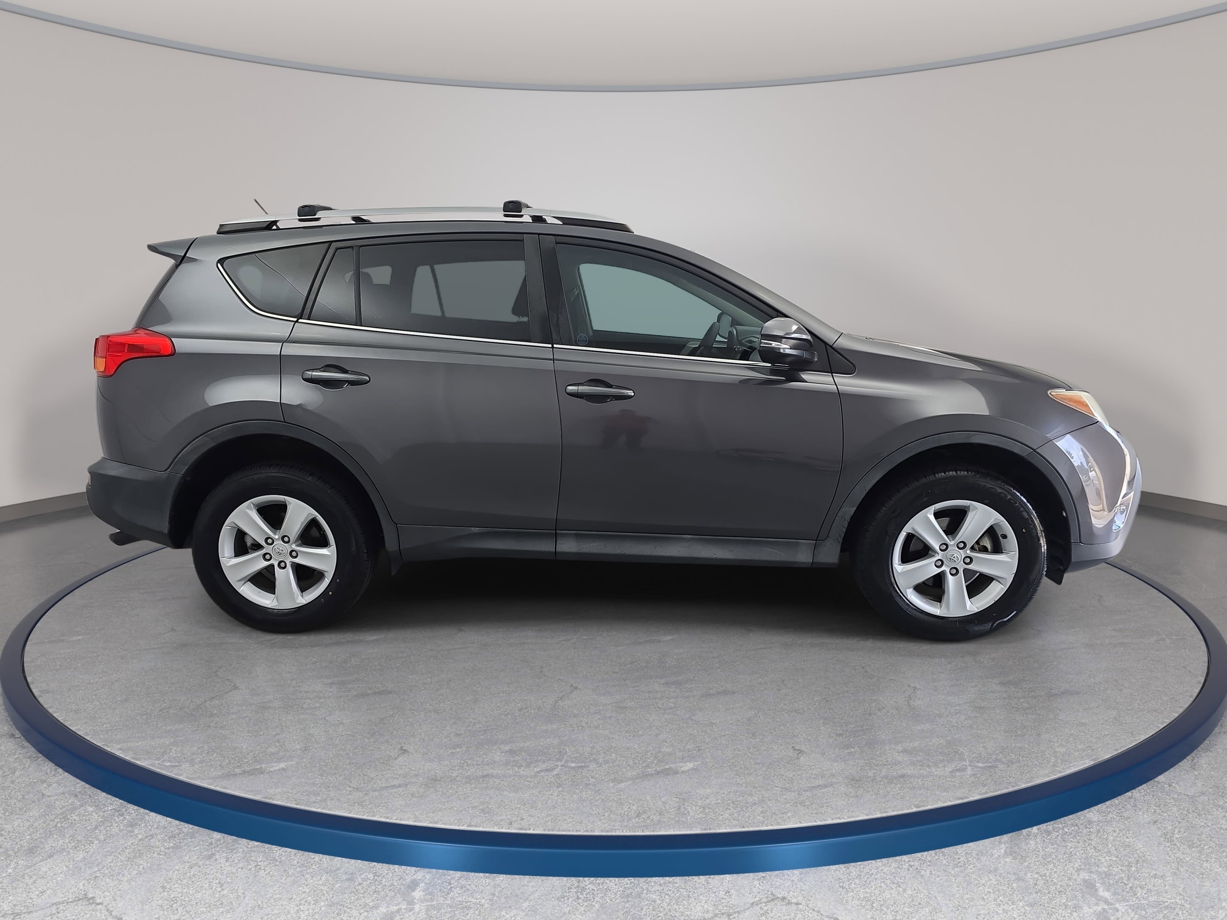 Used 2013 Toyota RAV4 XLE FWD image 4