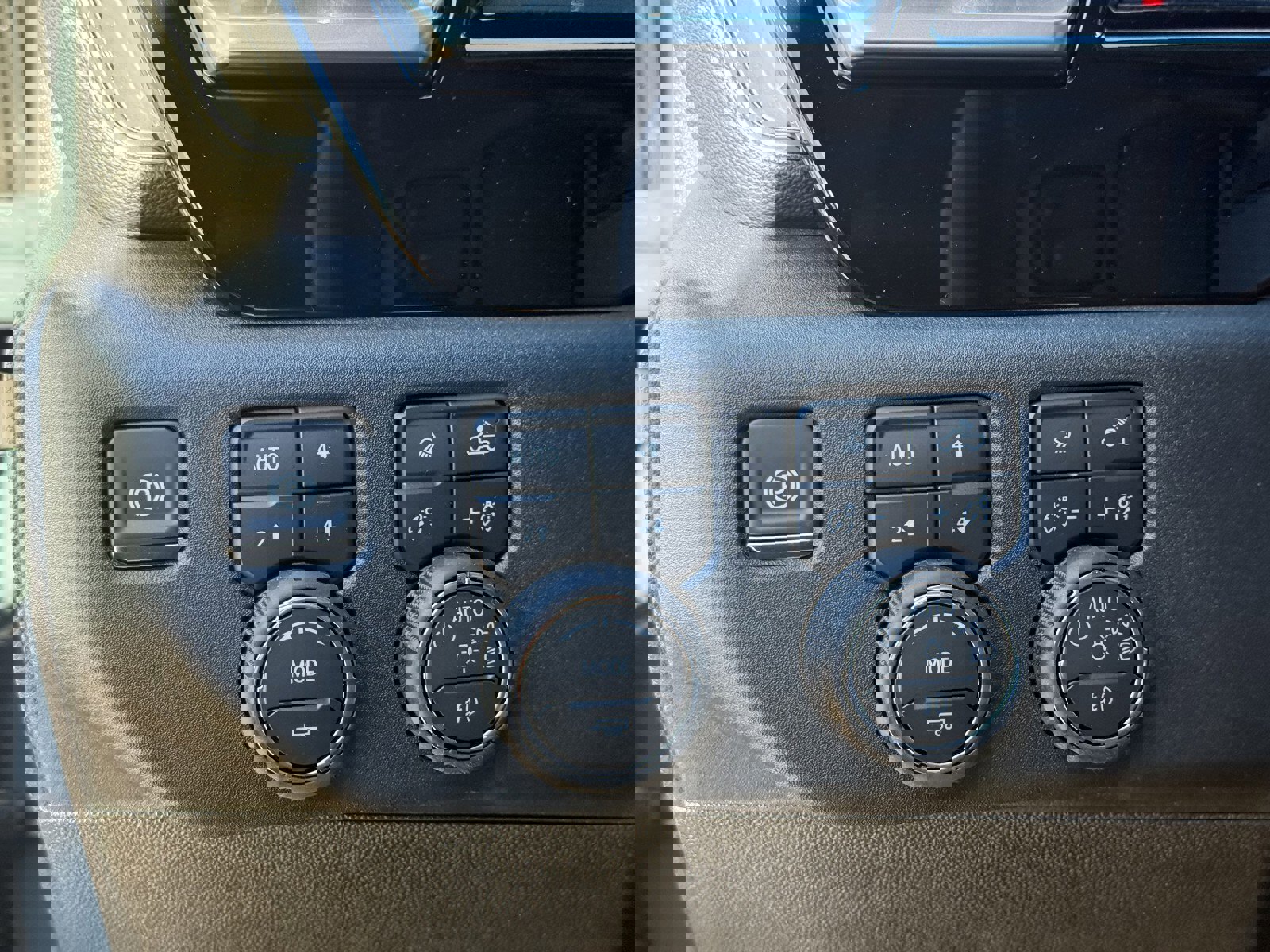 New 2026 Chevrolet Silverado 3500 LTZ w/ LTZ Convenience Package image 24