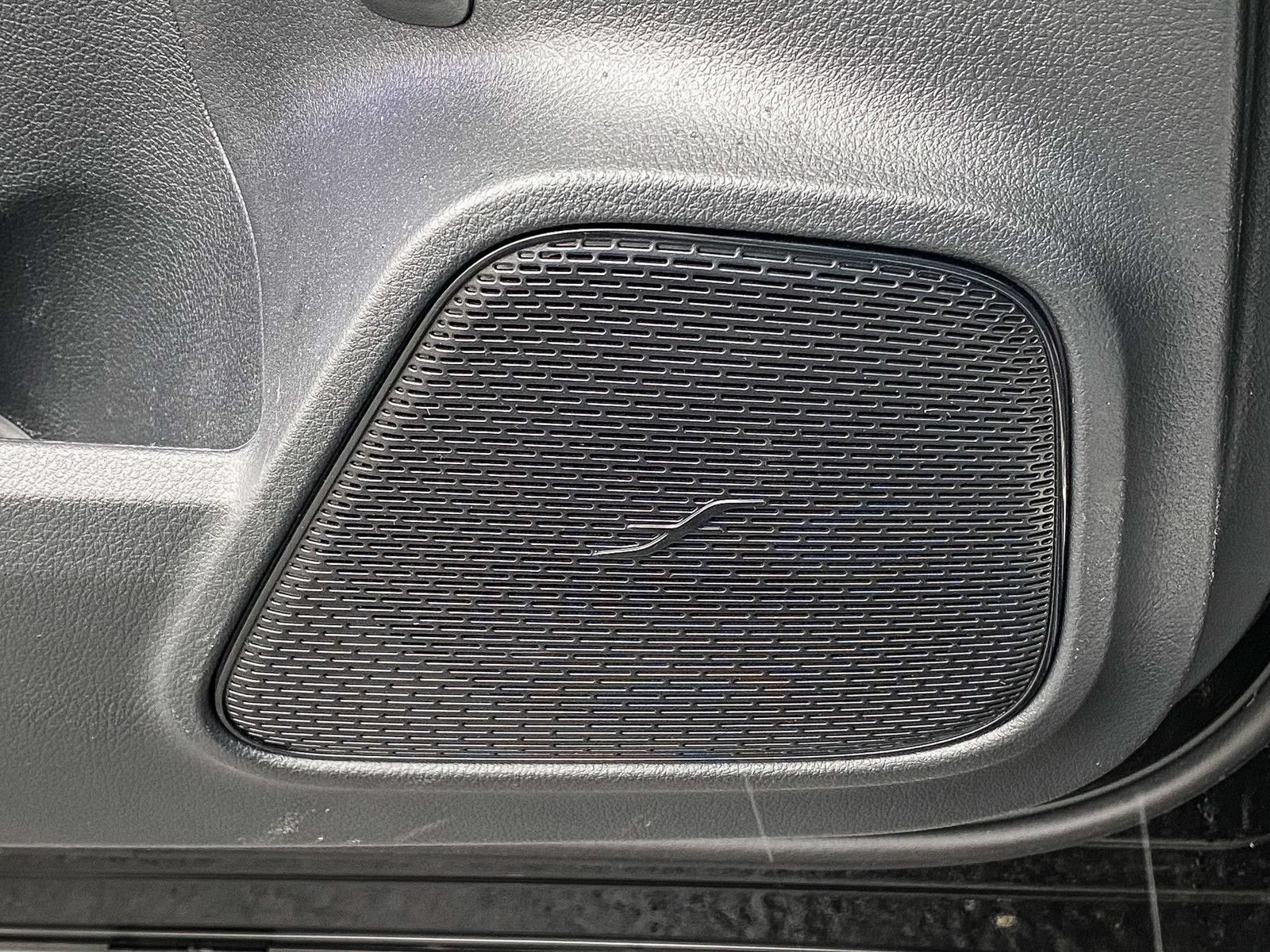 Used 2025 Mercedes-Benz GLB 250 4MATIC image 22