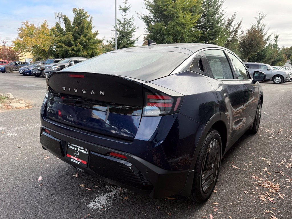 New 2026 Nissan Leaf FWD image 5