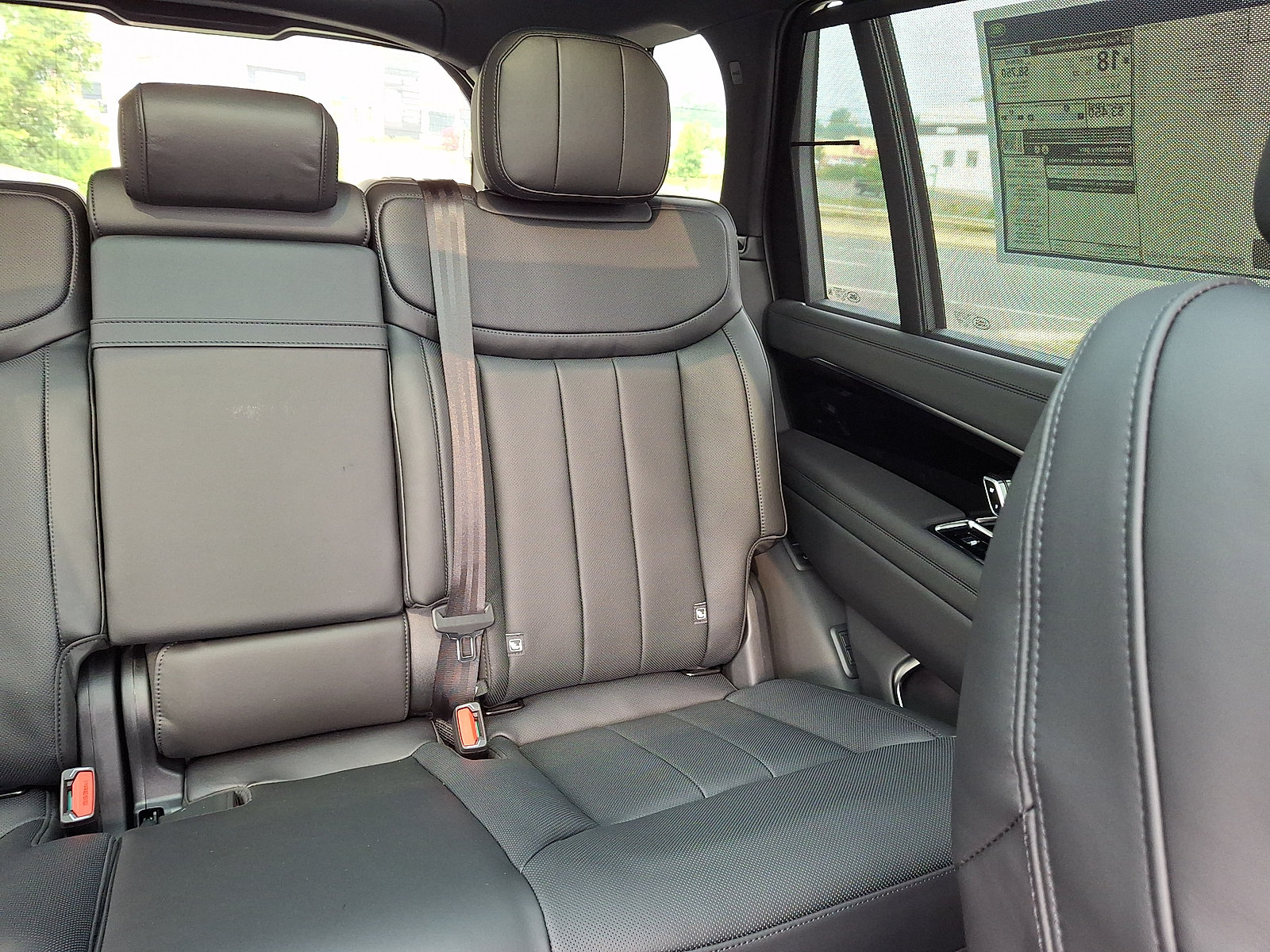 New 2026 Land Rover Range Rover Long Wheelbase SE AWD/4WD image 17
