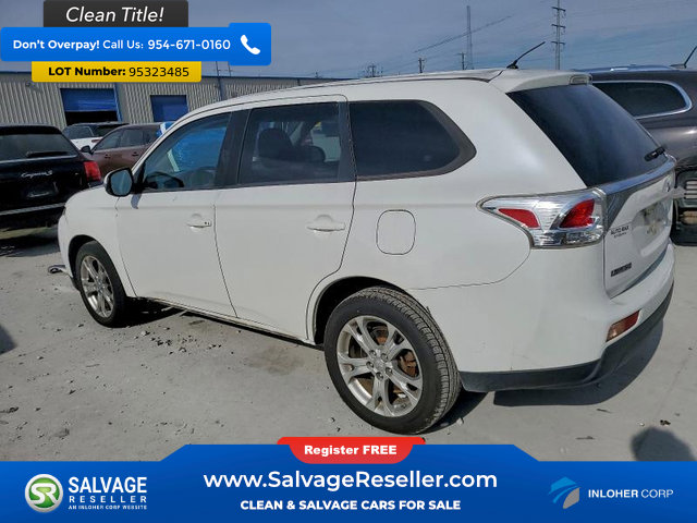 Used 2014 Mitsubishi Outlander SE image 3