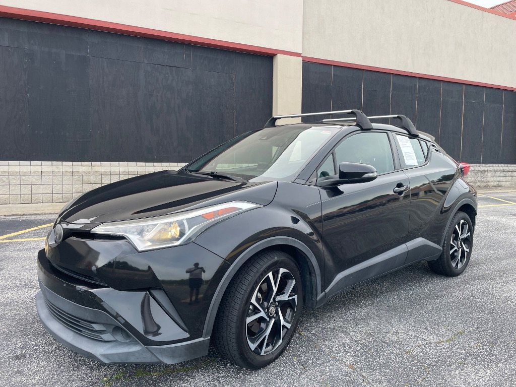 Used 2019 Toyota C-HR XLE FWD image 1