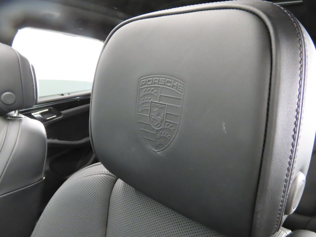 Certified 2026 Porsche Macan AWD/4WD image 40