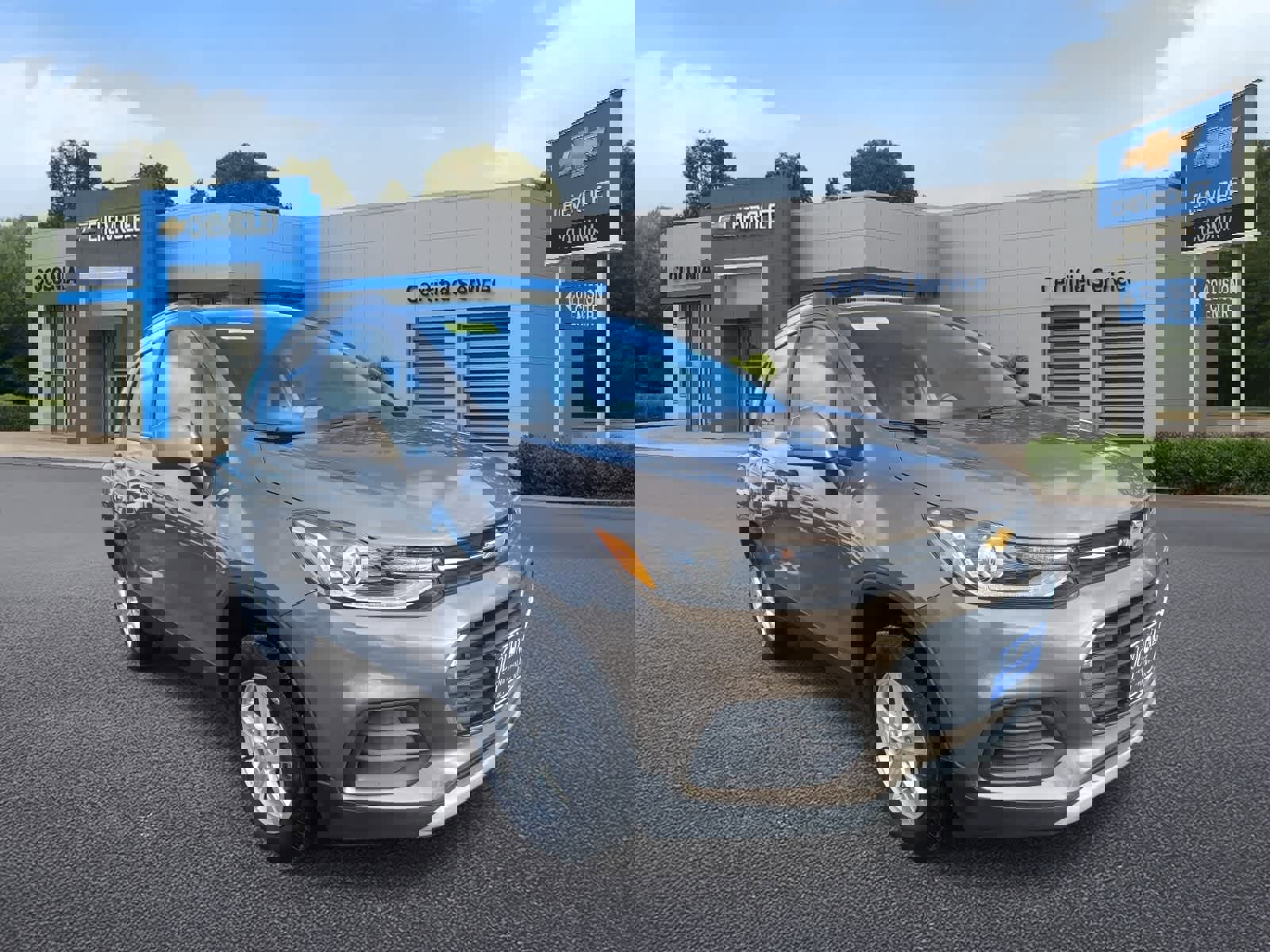 Used 2022 Chevrolet Trax LT w/ LT Convenience Package image 2