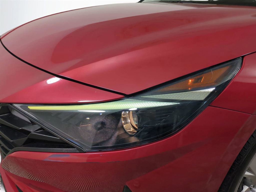 Certified 2022 Hyundai Elantra SE image 10