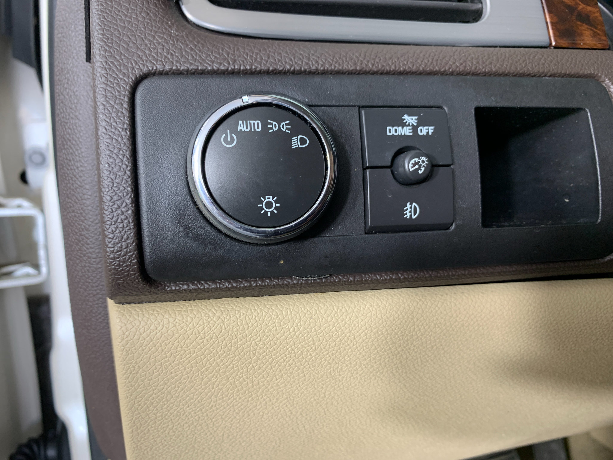 Used 2014 GMC Yukon Denali RWD image 16