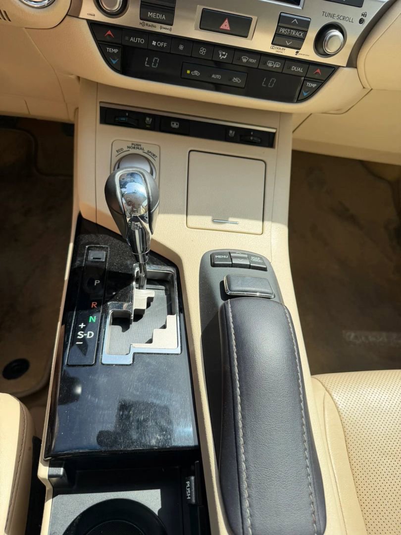 Used 2013 Lexus ES 300h w/ Luxury Pkg FWD image 24