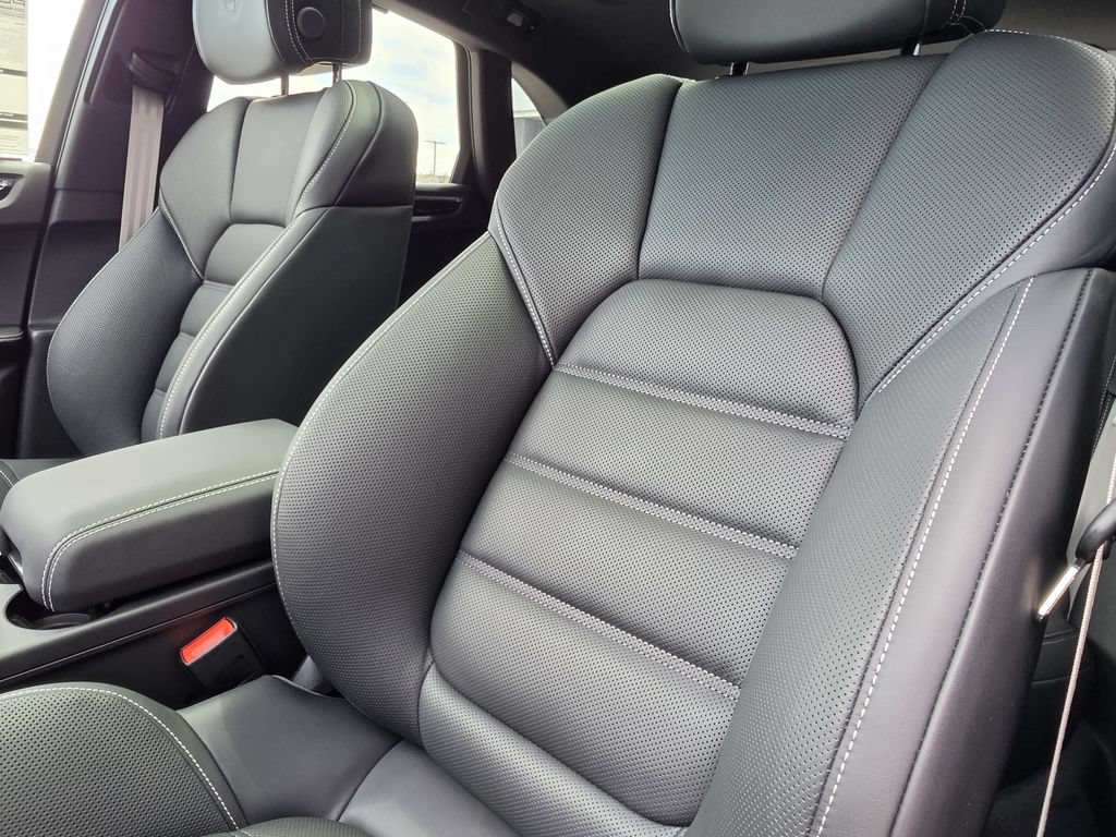 New 2026 Porsche Macan Turbo AWD/4WD image 5