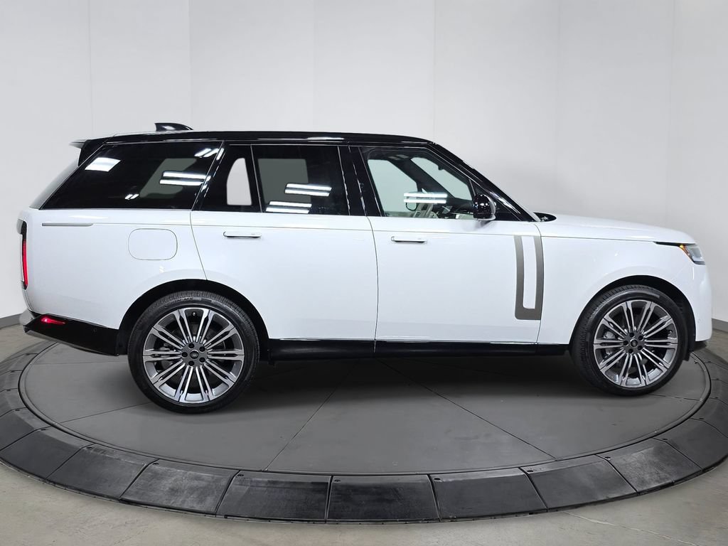 Used 2025 Land Rover Range Rover SE AWD/4WD image 8