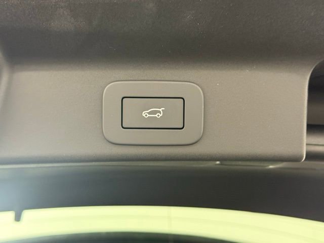 New 2026 Jaguar F-PACE R-Dynamic S image 16