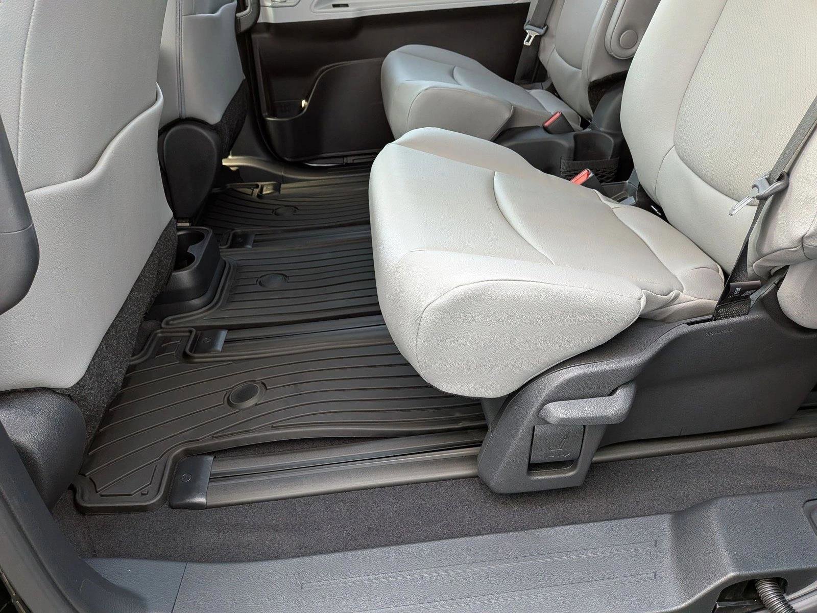 New 2026 Toyota Sienna XLE FWD image 15