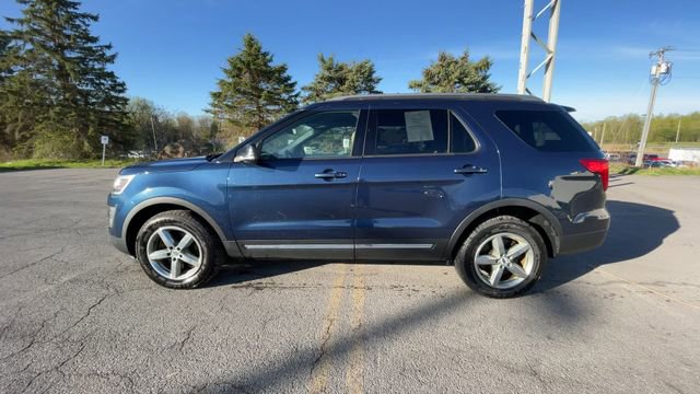 Used 2017 Ford Explorer XLT w/ Equipment Group 202A AWD/4WD image 6