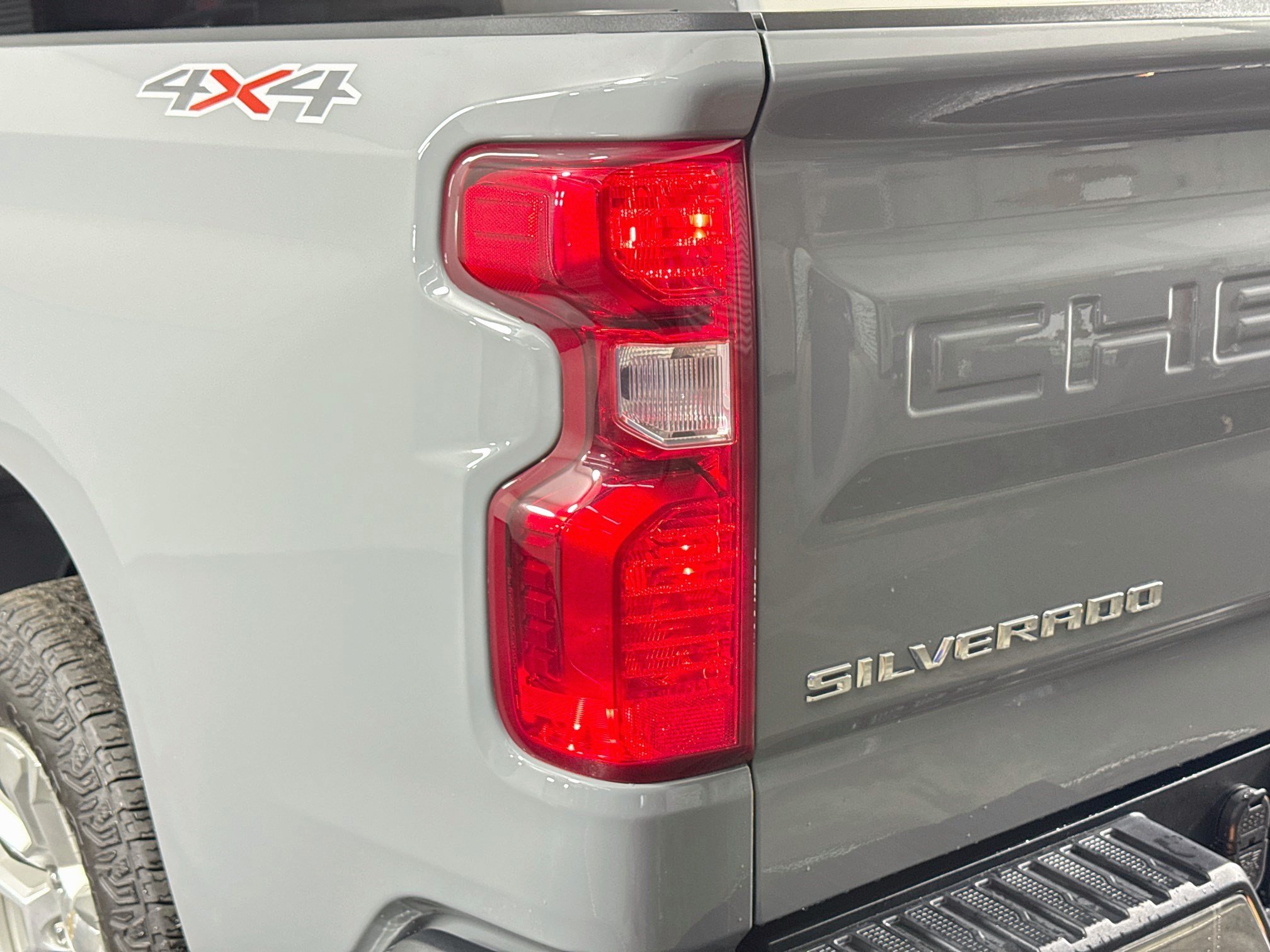 Used 2024 Chevrolet Silverado 1500 LT AWD/4WD image 35