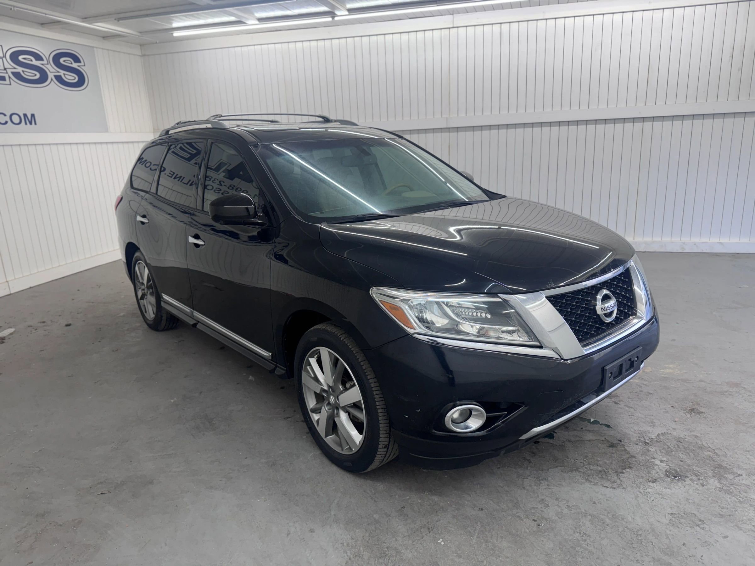 Used 2013 Nissan Pathfinder Platinum w/ Platinum Premium Pkg image 3