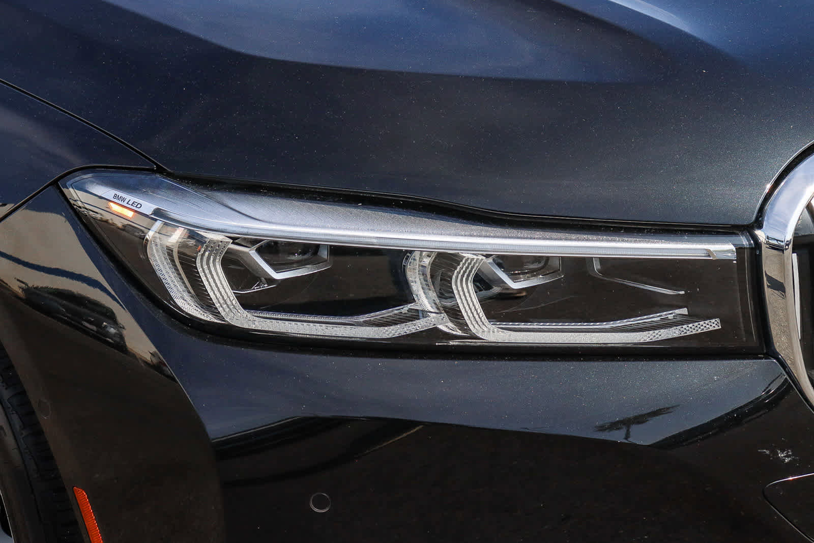 Used 2021 BMW 740i image 4