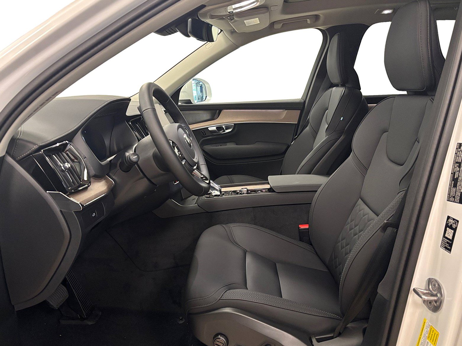 New 2026 Volvo XC90 B6 Plus w/ Protection Package AWD/4WD image 11