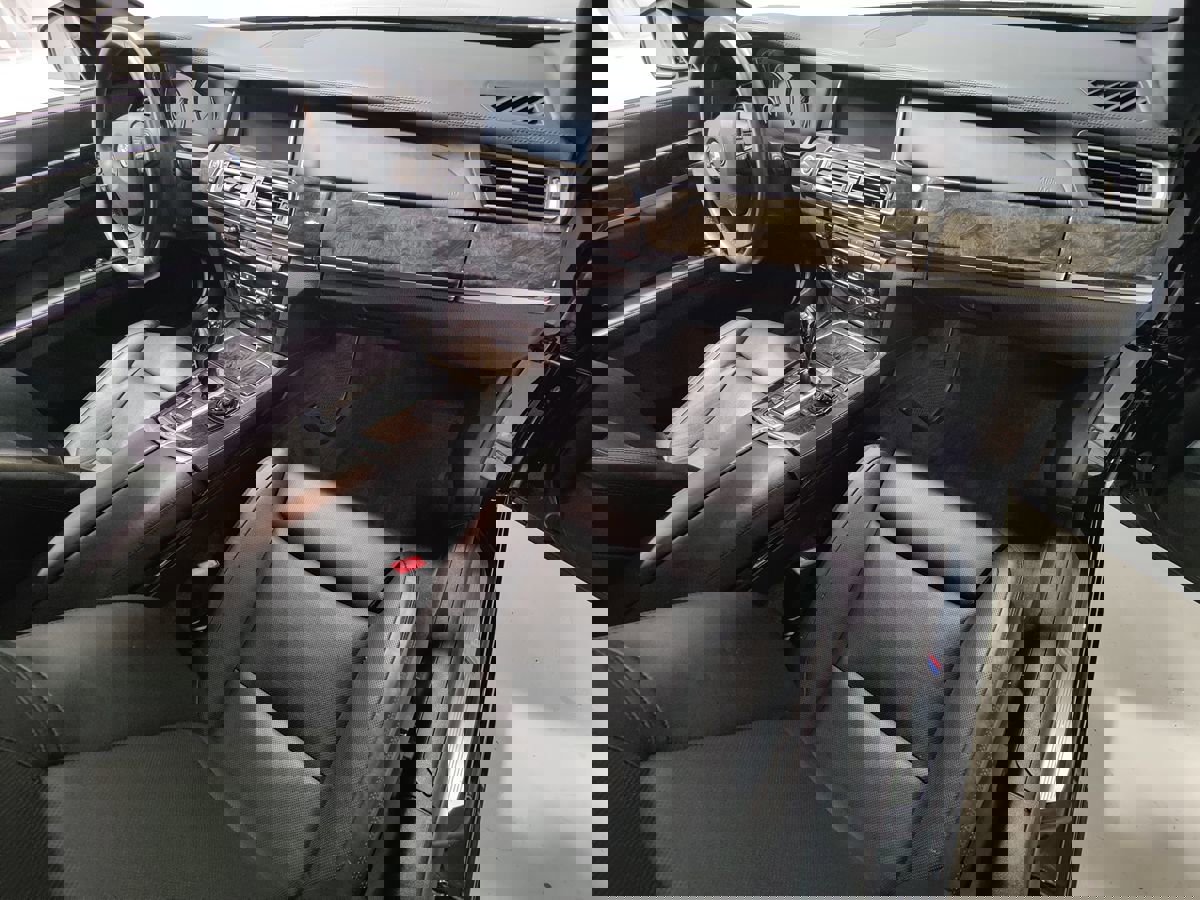 Used 2013 BMW 750Li xDrive image 10