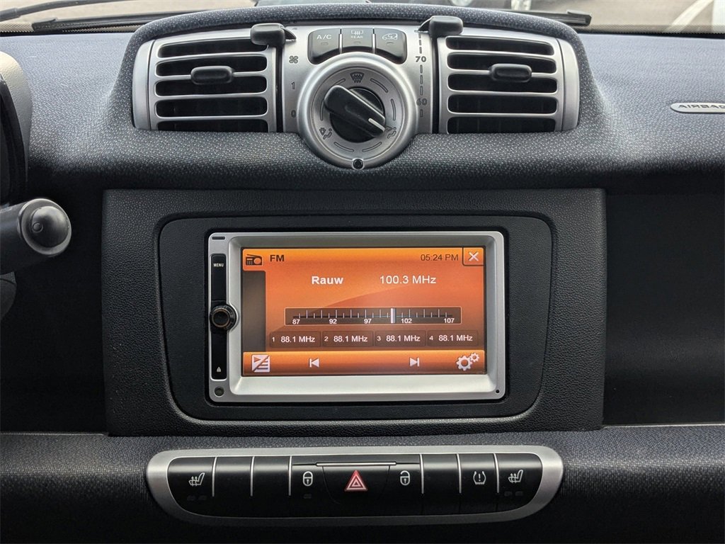 Used 2015 smart fortwo passion image 17