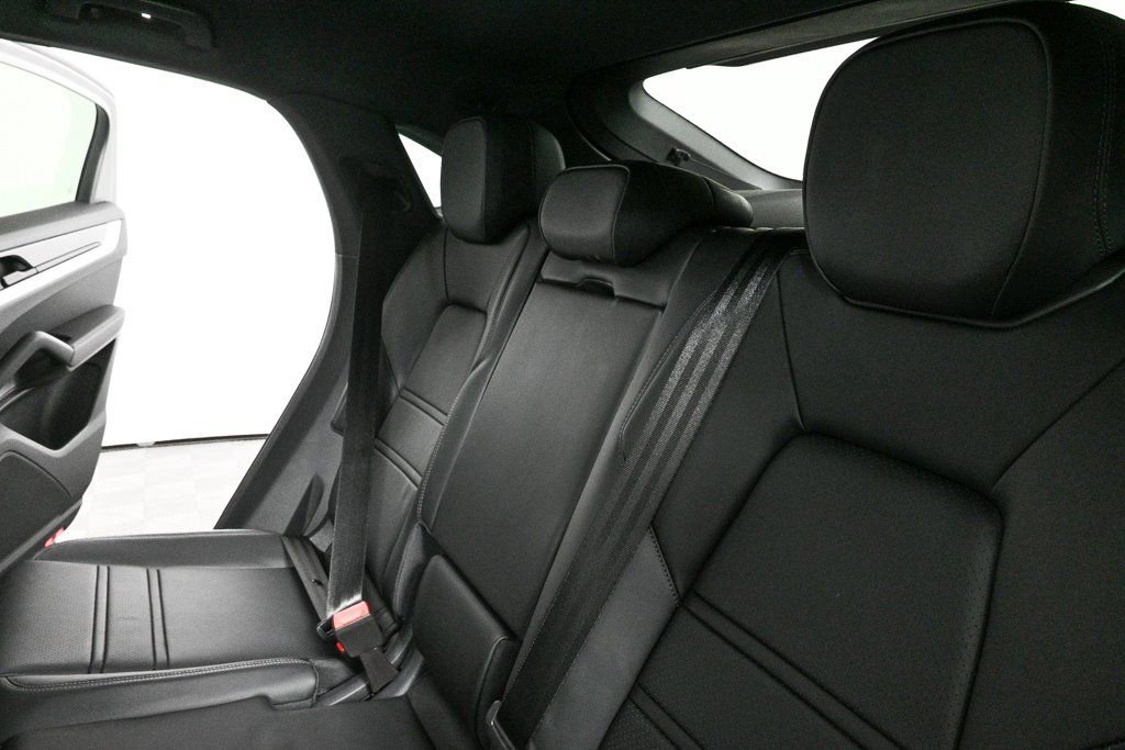 Certified 2026 Porsche Cayenne Coupe AWD/4WD image 22