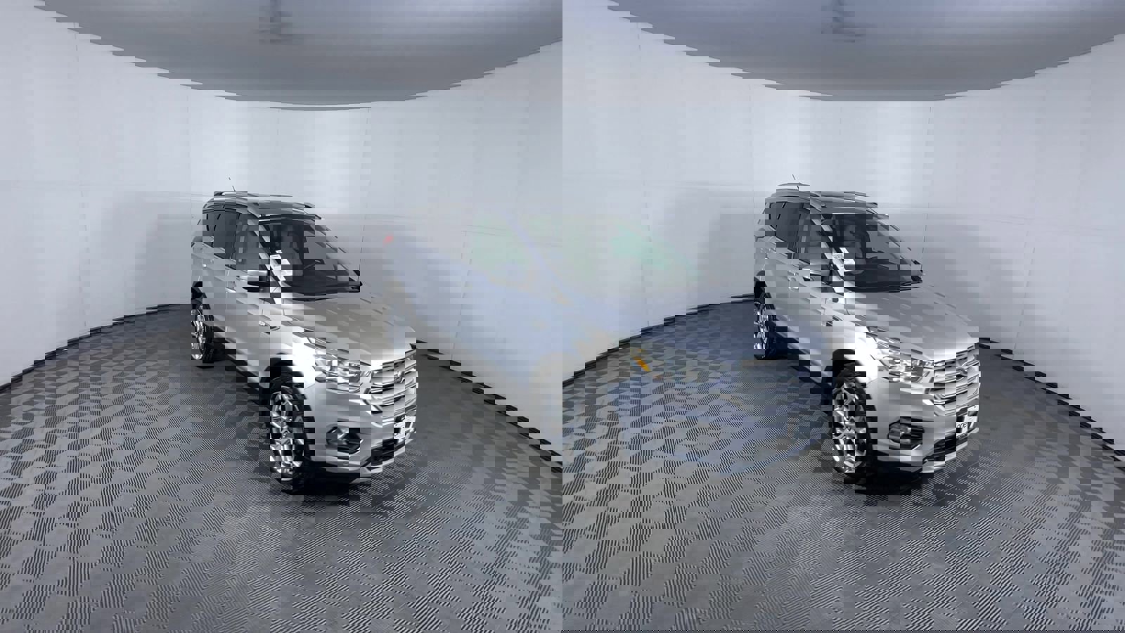 Used 2019 Ford Escape Titanium image 2