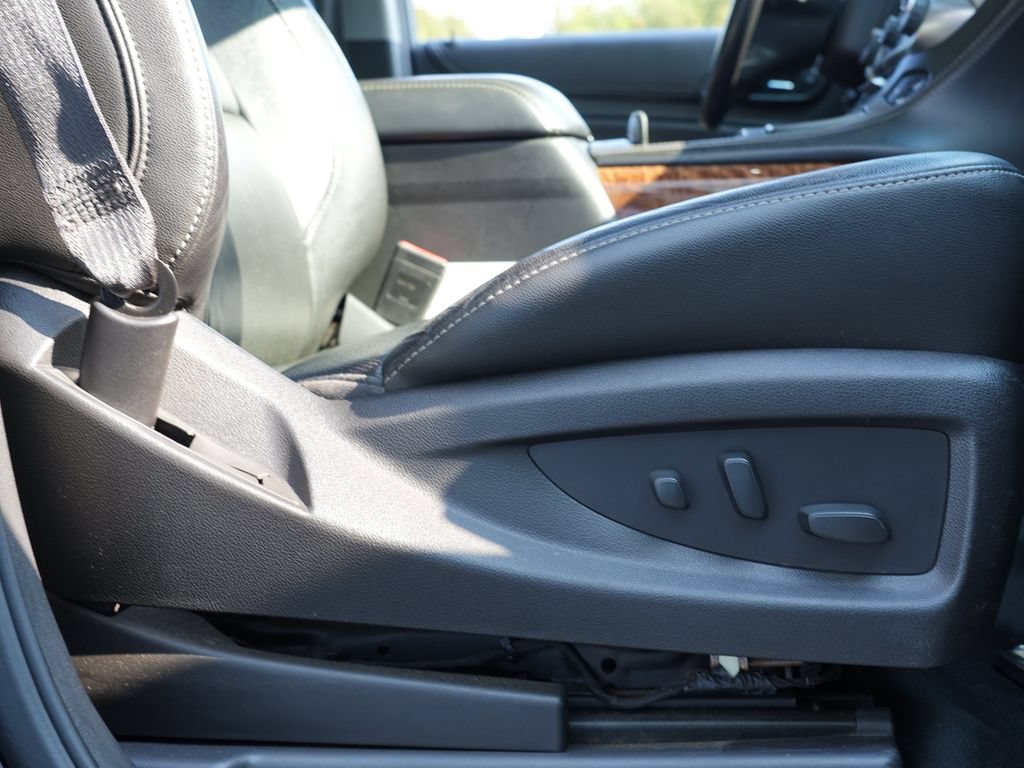 Used 2018 Chevrolet Suburban Premier AWD/4WD image 31