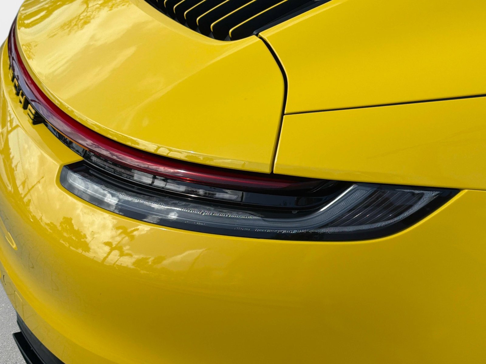 Used 2022 Porsche 911 Carrera RWD image 16